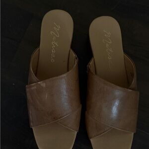Matisse Tan Brown Crossover Slide Mules